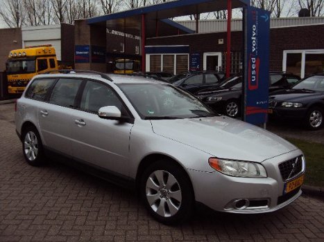 Volvo V70 - Diesel 2.4 D5 185PK GEARTRONIC Aut. nw distr.riem - 1