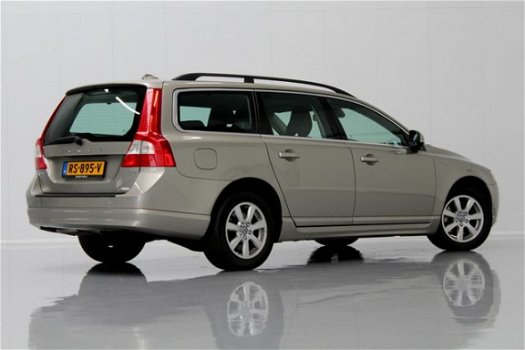 Volvo V70 - 2.0 D3 KINETIC 136PK, 5-CIL NAVI/16INCH/ECC/PDC/CHROOM - 1