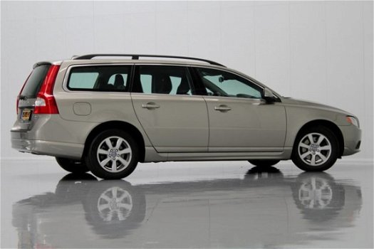 Volvo V70 - 2.0 D3 KINETIC 136PK, 5-CIL NAVI/16INCH/ECC/PDC/CHROOM - 1