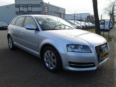 Audi A3 Sportback - 1.6 TDI 5deurs Attraction Pro Line Business Automaat Airco/ECC, Navigatie - 1