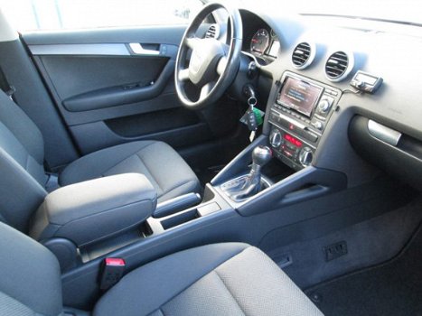 Audi A3 Sportback - 1.6 TDI 5deurs Attraction Pro Line Business Automaat Airco/ECC, Navigatie - 1