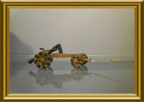 Twee antieke ijzeren miniatuur speelgoed kanonnen - 2