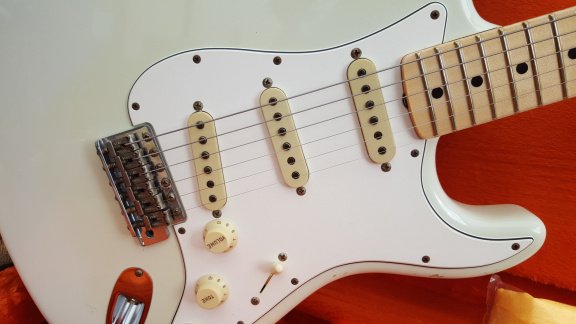 Fender Custom Shop 1970 Relic Stratocaster Electric Guitar Oly white - Afbeelding 2