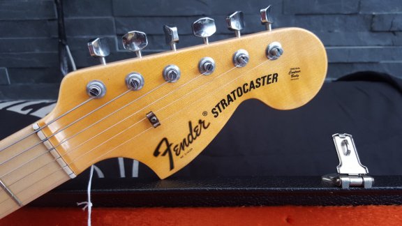Fender Custom Shop 1970 Relic Stratocaster Electric Guitar Oly white - Afbeelding 3