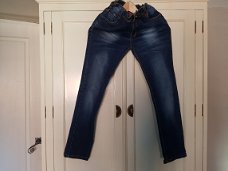 Chilong donker blauwe spijkerbroek maat 12 146/152