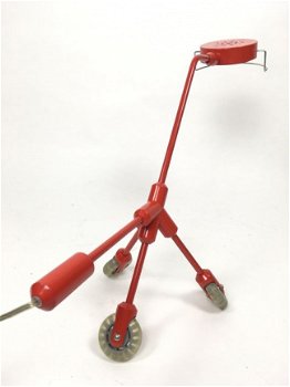 ﻿KILA Rode lamp door Harry Allen Ikea op 3 wielen - 1