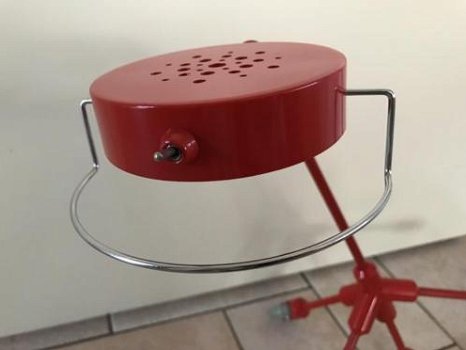 ﻿KILA Rode lamp door Harry Allen Ikea op 3 wielen - 6
