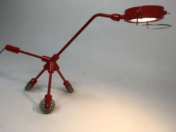 Weerkaatsing In de naam Likeur KILA Rode lamp door Harry Allen Ikea op 3 wielen