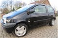 Renault Twingo - 1.2 privilege met Airco & Diverse Opties - 1 - Thumbnail