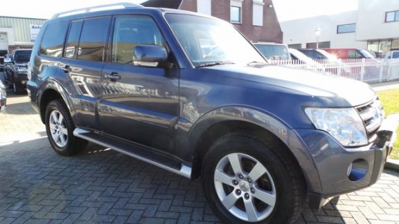 Mitsubishi Pajero - 3.2 DI-D INTENSE SIDE WINDOW VAN 4WD AUT. GRIJS KENTEKEN - 1