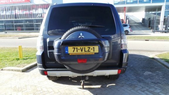 Mitsubishi Pajero - 3.2 DI-D INTENSE SIDE WINDOW VAN 4WD AUT. GRIJS KENTEKEN - 1