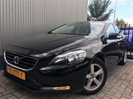 Volvo V40 - 1.6 D2 Kinetic / CAMERA /NAVI / LEDER / ECC / CRUISE CONTROL , - 1