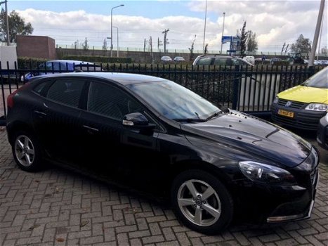 Volvo V40 - 1.6 D2 Kinetic / CAMERA /NAVI / LEDER / ECC / CRUISE CONTROL , - 1