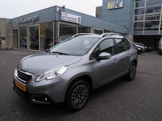 Peugeot 2008 - 1.2 VTI NAVIGATIE/TREKHAAK