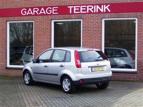 Ford Fiesta - 1.3-8V Cool & Sound 69PK 5-drs airco, elektr.ramen, trekhaak, radio/cd RIJKLAAR - 1