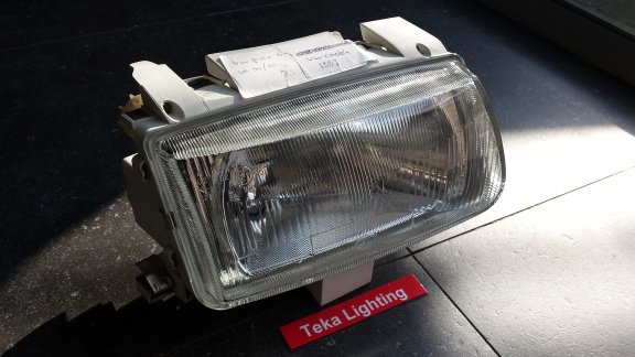 VW Polo 6N1 (94-99) Caddy Koplamp Hella 204962492 Rechts NOS - 1