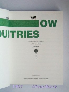 [1997] The Low Countries, Yearbook 1997-98, Delue, Stichting Ons Erfdeel. - 2
