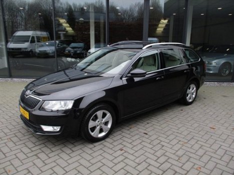 Skoda Octavia Combi - 1.6 TDI Elegance, Xenon, Navi, leer, Stoelverw, Cruise, Pdc, Ecc - 1