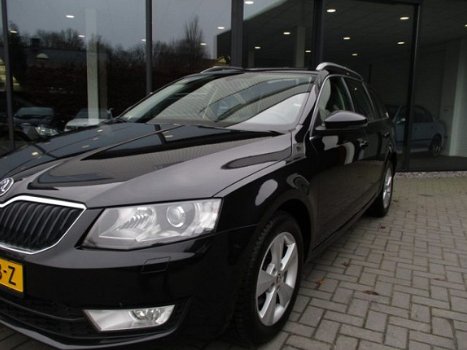 Skoda Octavia Combi - 1.6 TDI Elegance, Xenon, Navi, leer, Stoelverw, Cruise, Pdc, Ecc - 1