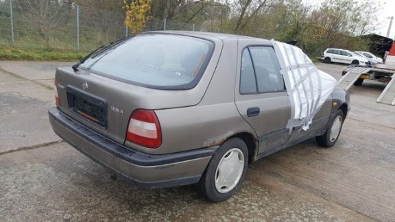 Nissan Sunny - 1.6 SLX 5 Doors Hatchback - 1