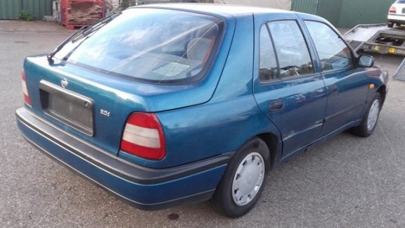 Nissan Sunny - 2.0 D LX saloon - 1