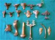 Diversen oude en antieke poten en ornamenten tussen1800/1900 - 1 - Thumbnail