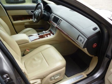 Jaguar XF - 2.7D V6 Premium Luxury - 1