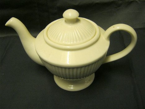 theepotje creamware (past bij Wedgwood Edme), nwst, 275ml - 3