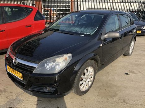 Opel Astra - 1.4 Essentia - 1