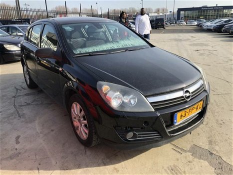 Opel Astra - 1.4 Essentia - 1