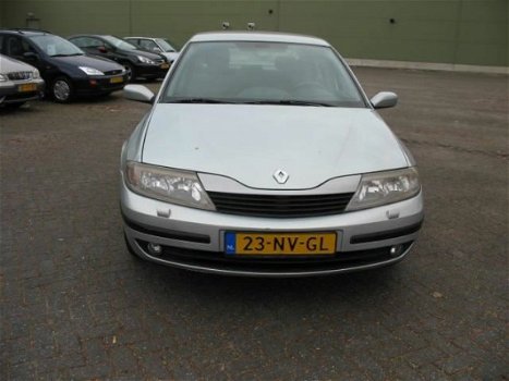 Renault Laguna - 1.8-16V Tech Road D. riem vervangen AUTOMAAT - 1