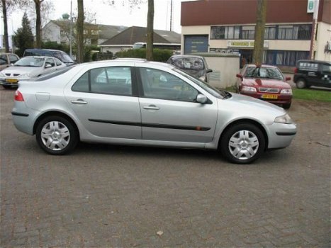 Renault Laguna - 1.8-16V Tech Road D. riem vervangen AUTOMAAT - 1