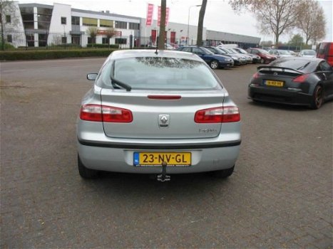 Renault Laguna - 1.8-16V Tech Road D. riem vervangen AUTOMAAT - 1