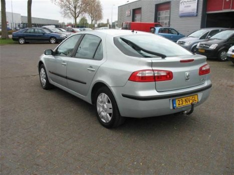 Renault Laguna - 1.8-16V Tech Road D. riem vervangen AUTOMAAT - 1