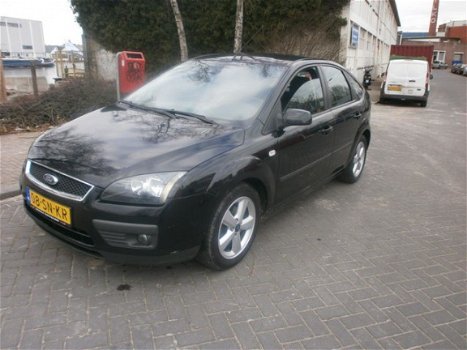 Ford Focus - 1.6-16V Futura - 1