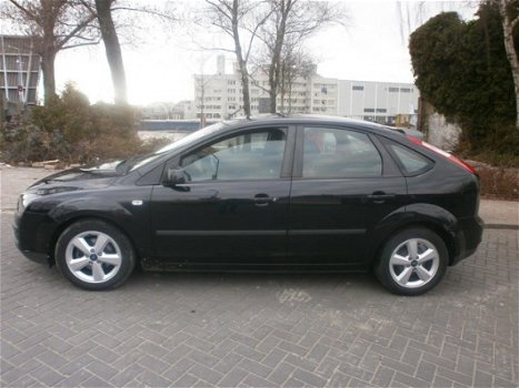 Ford Focus - 1.6-16V Futura - 1