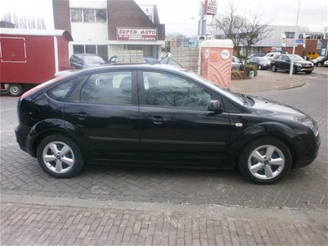 Ford Focus - 1.6-16V Futura - 1