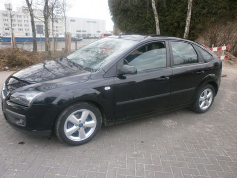 Ford Focus - 1.6-16V Futura - 1