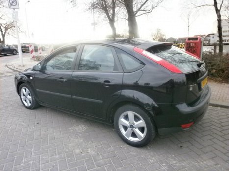 Ford Focus - 1.6-16V Futura - 1