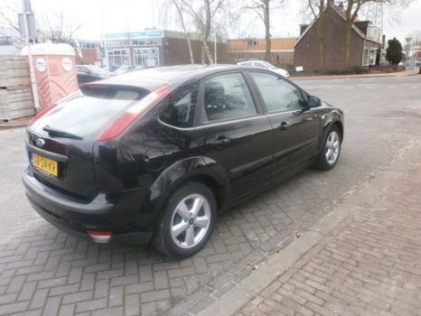 Ford Focus - 1.6-16V Futura - 1