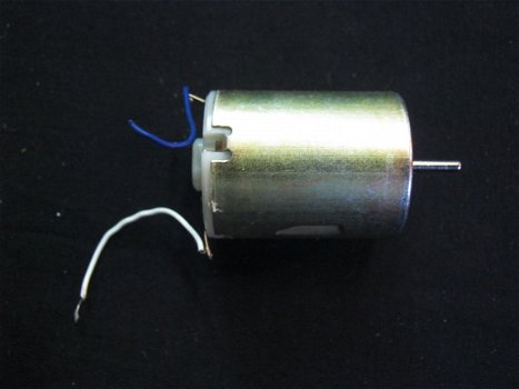 Elektromotor,micro,geen borstels,1.5 tot 4.5 volt DC,z.g.a.n - 1