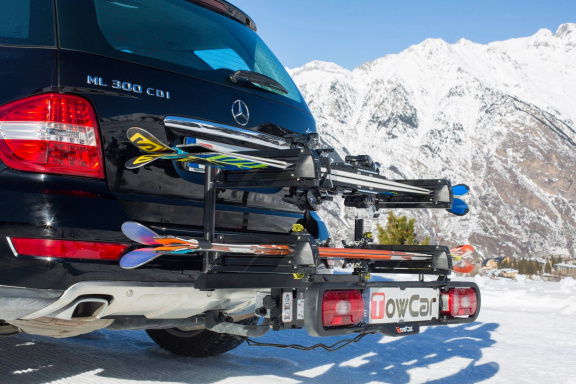 Aneto Towcar Skidrager geplaatst op de trekhaak van uw auto - nr. 1