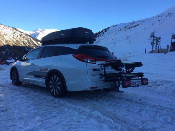 Aneto Towcar Skidrager geplaatst op de trekhaak van uw auto - Afbeelding 3