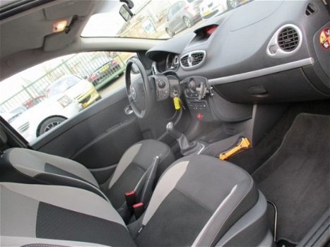 Renault Clio - 1.5 DCI PARISIENNE - 1