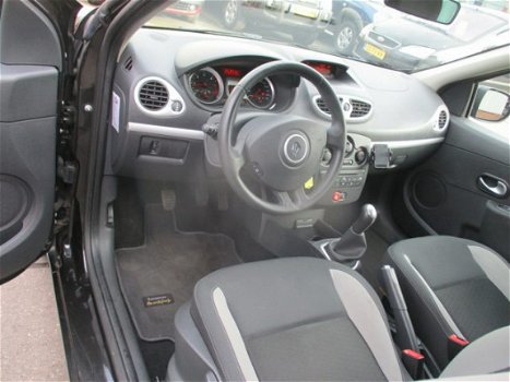 Renault Clio - 1.5 DCI PARISIENNE - 1