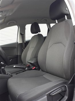 Seat Leon ST - 1.6TDI 105pk Style RIJKLAAR clima, xenon+led, navigatie, parkeersensoren achter, blan - 1