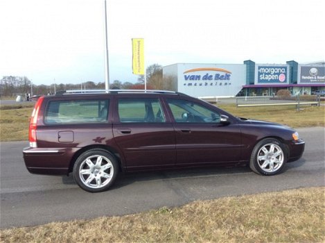 Volvo V70 - 2.4 D5 Edition II Sport BI-XENON LEER NAP ZONNEDAK VIOLET 6 BAK - 1