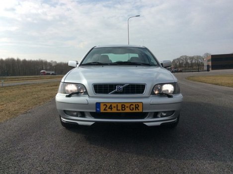 Volvo S40 - 2.0 T4 Prestige Sports Edition XENON LEER ZONNEDAK STVERW PARKSENS NAP - 1