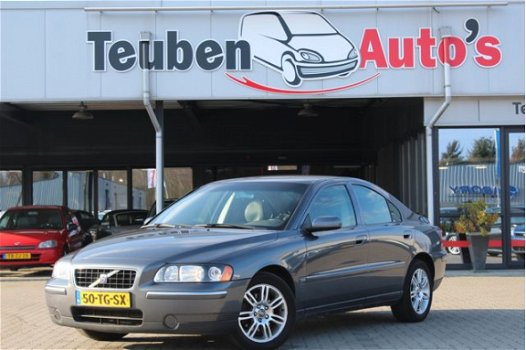 Volvo S60 - 2.4 D5 MOMENTUM airco, navigatie, radio cd speler, cruise control, elektrische ramen, dv - 1