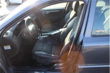 Volvo S60 - 2.4 D5 MOMENTUM airco, navigatie, radio cd speler, cruise control, elektrische ramen, dv